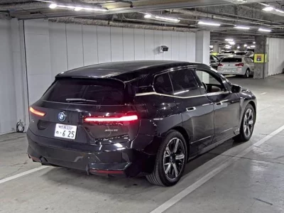 BMW iX  с аукциона в Японии