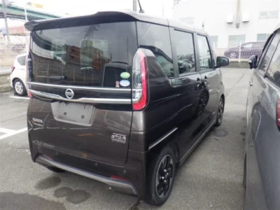 Nissan ROOX  с аукциона в Японии