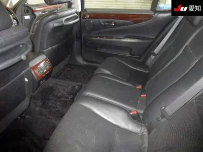 Lexus LS  с аукциона в Японии