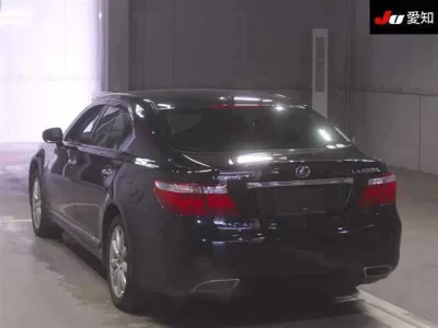 Lexus LS  с аукциона в Японии
