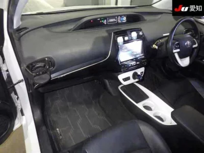 Toyota PRIUS  с аукциона в Японии