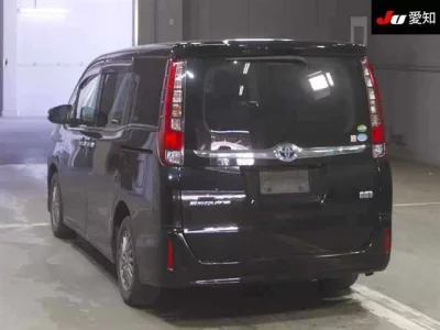 Toyota ESQUIRE  с аукциона в Японии