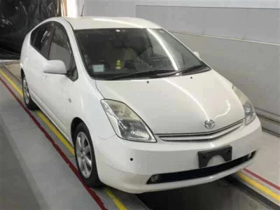 Toyota PRIUS  с аукциона в Японии