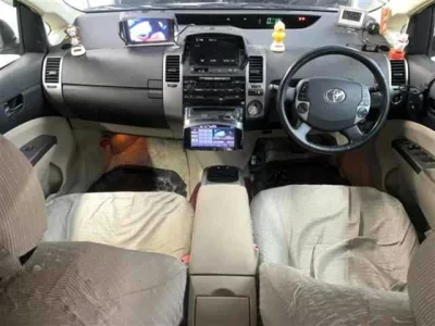 Toyota PRIUS  с аукциона в Японии