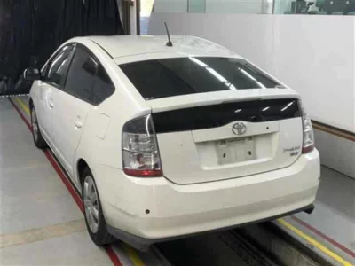 Toyota PRIUS  с аукциона в Японии