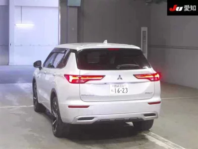 Mitsubishi OUTLANDER PHEV  с аукциона в Японии