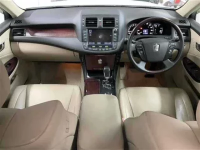 Toyota CROWN  с аукциона в Японии