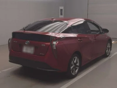 Toyota PRIUS  с аукциона в Японии