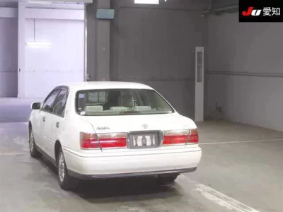 Toyota CROWN  с аукциона в Японии