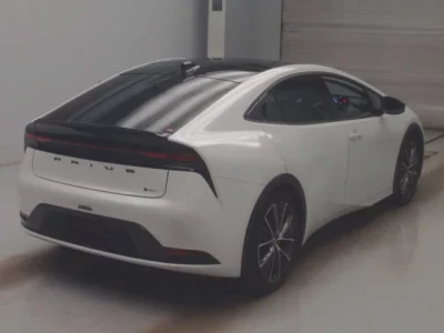 Toyota PRIUS  с аукциона в Японии