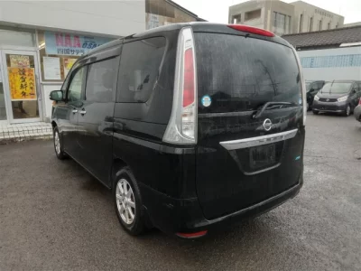 Nissan SERENA  с аукциона в Японии