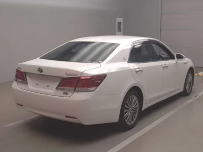 Toyota CROWN  с аукциона в Японии