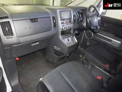 Mitsubishi DELICA D5