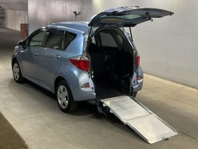 Toyota RACTIS  с аукциона в Японии