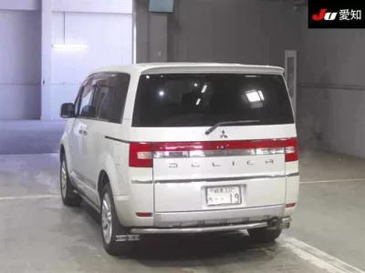 Mitsubishi DELICA D5