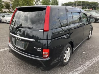 Toyota ISIS  с аукциона в Японии