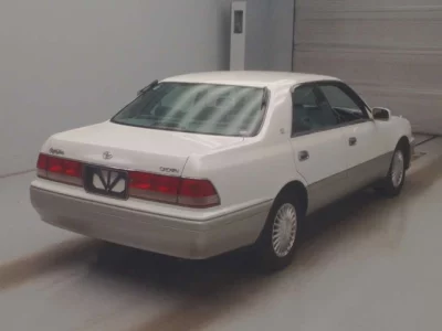 Toyota CROWN  с аукциона в Японии