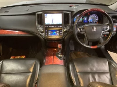 Toyota CROWN  с аукциона в Японии