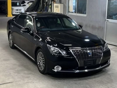 Toyota CROWN  с аукциона в Японии
