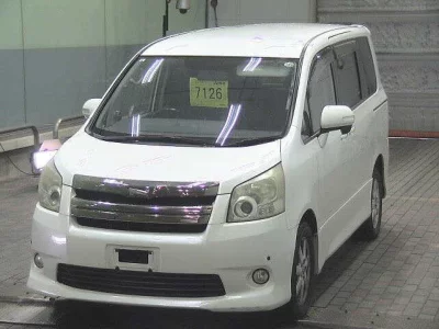 Toyota NOAH  с аукциона в Японии