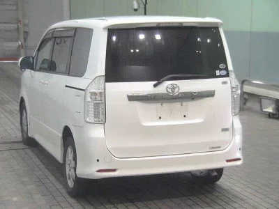 Toyota NOAH  с аукциона в Японии