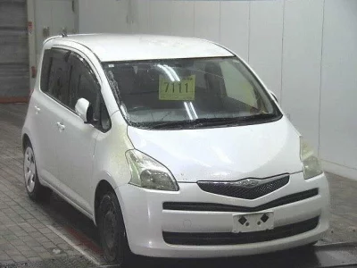 Toyota RACTIS  с аукциона в Японии