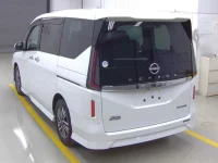 Nissan SERENA лот № 10 оценка 4.5  с аукциона в Японии 1