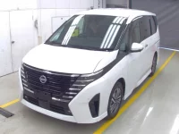 Nissan SERENA лот № 10 оценка 4.5  с аукциона в Японии 2