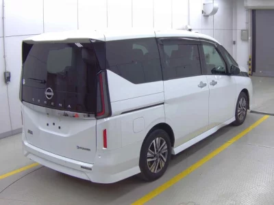 Nissan SERENA  с аукциона в Японии