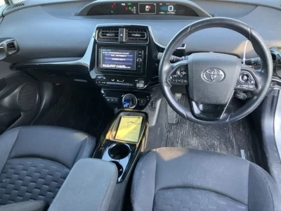 Toyota PRIUS PHV  с аукциона в Японии