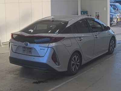 Toyota PRIUS PHV  с аукциона в Японии