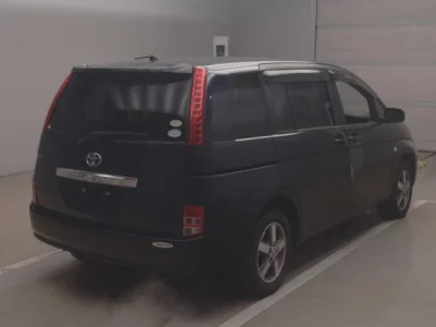Toyota ISIS  с аукциона в Японии