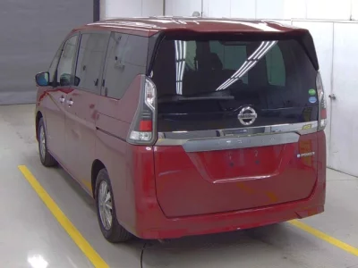 Nissan SERENA  с аукциона в Японии