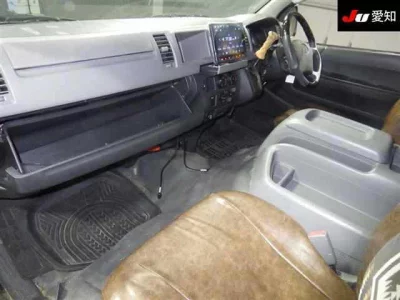 Toyota HIACE  с аукциона в Японии