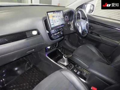 Mitsubishi OUTLANDER PHEV  с аукциона в Японии