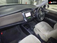 Toyota COROLLA AXIO лот № 30631 оценка 3  с аукциона в Японии 2
