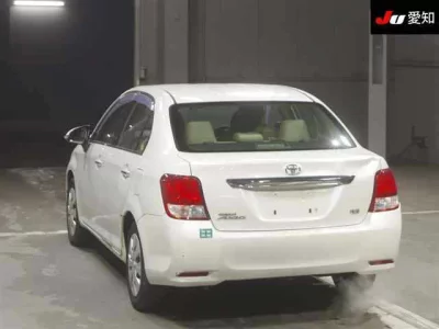 Toyota COROLLA AXIO  с аукциона в Японии