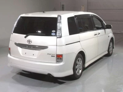 Toyota ISIS  с аукциона в Японии