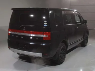 Mitsubishi DELICA D5  с аукциона в Японии