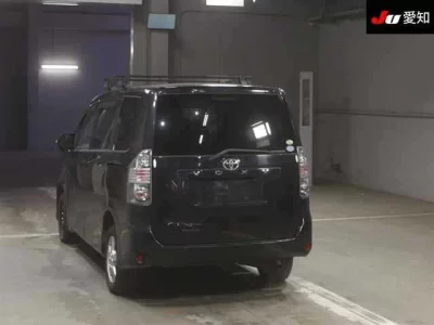 Toyota VOXY  с аукциона в Японии