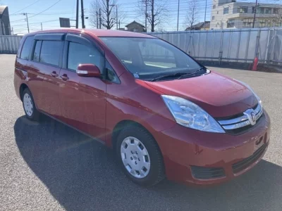 Toyota ISIS  с аукциона в Японии