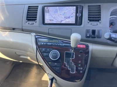 Toyota ISIS  с аукциона в Японии