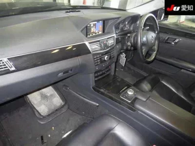 Mercedes-Benz E CLASS  с аукциона в Японии