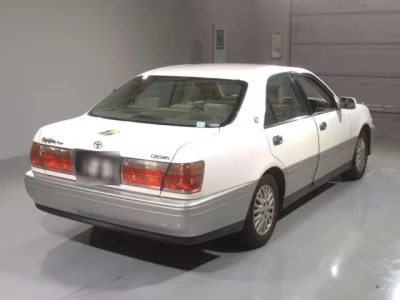 Toyota CROWN  с аукциона в Японии