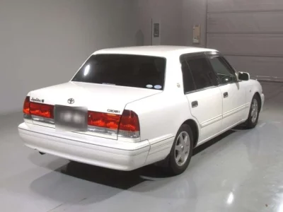 Toyota CROWN  с аукциона в Японии