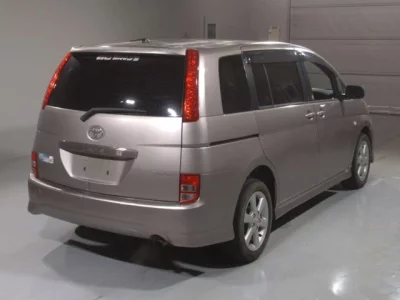 Toyota ISIS  с аукциона в Японии