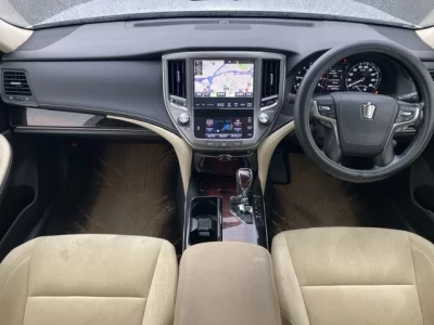 Toyota CROWN  с аукциона в Японии