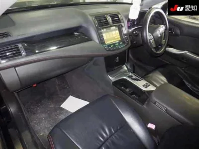 Toyota CROWN  с аукциона в Японии