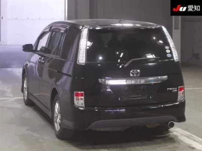 Toyota ISIS  с аукциона в Японии