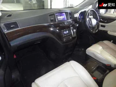 Nissan ELGRAND  с аукциона в Японии